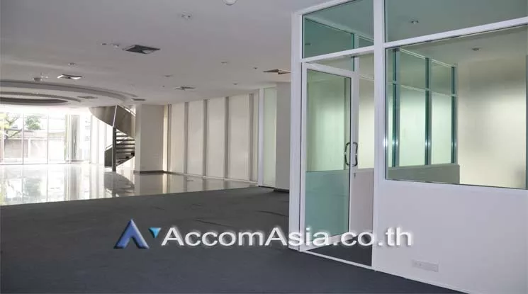 11  Office Space For Rent in Sukhumvit ,Bangkok BTS Ekkamai at 42 Tower AA10427